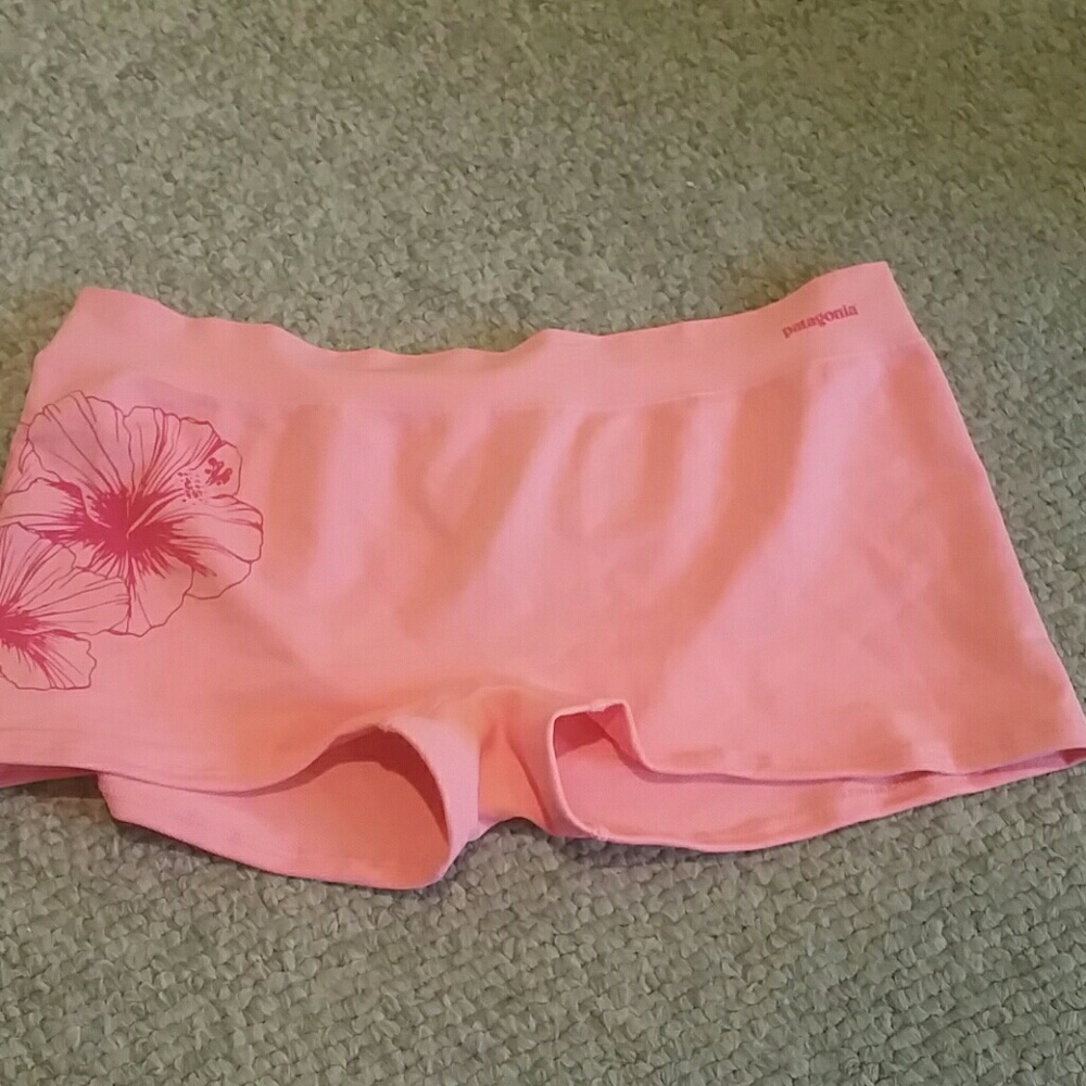 Patagonia NWT waterflower graphic, pink, boyshorts